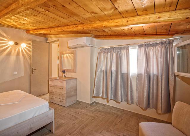 Efi Apartment